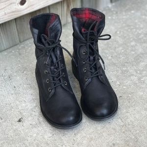 ❣️Mudd® Women's Flannel Lace-Up Combat Boots❣️
